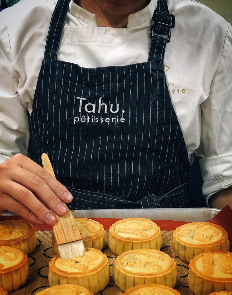 Cách làm bánh trung thu cốm dừa