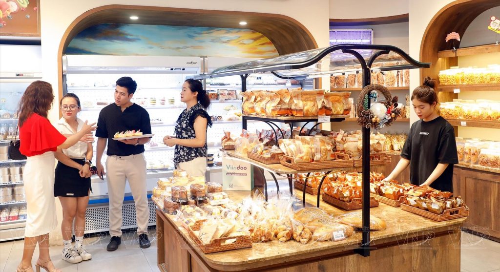 khach-hang-muc-tieu-khi-mo-tiem-banh