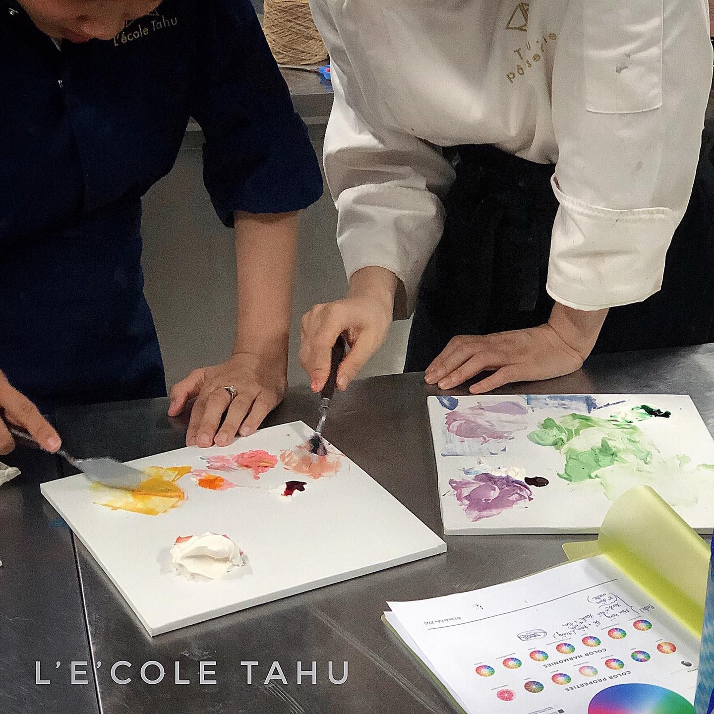 cach-pha-mau-kem-trang-tri