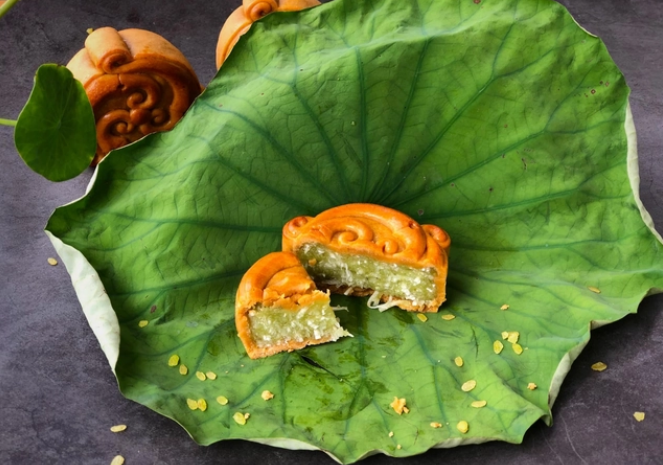 cach-lam-banh-trung-thu-com-dua